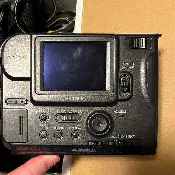 Sony MVC-FD73 Digital Camera - Black and Silver - Picture 6 of 7